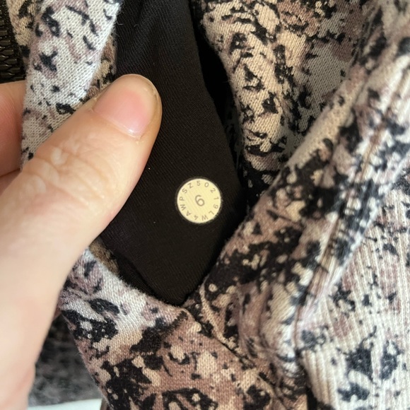 Lululemon Scuba Hoodie *Light Cotton Fleece
Paint Splash Silver Drop Multi - Picture 10 of 10